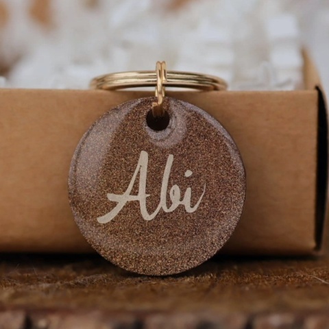 Adresówka dla psa z żywicy – personalizowana, perłowe wypełnienie (różne kolory i kształty)