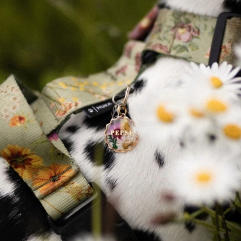 Adresówka dla psa z żywicy "Kwiaty" – personalizowana w złotej obwódce