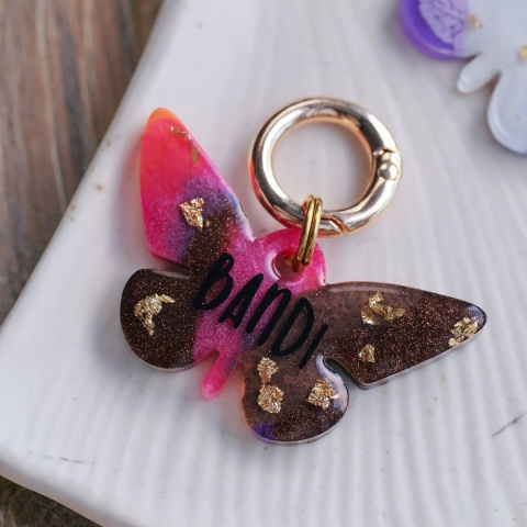 Adresówka dla psa z żywicy – personalizowana, marmurkowe wypełnienie (różne kolory i kształty)