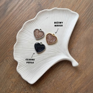 Adresówka dla psa z żywicy w kształcie serca – personalizowana (różne kolory)