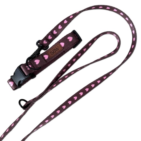 Obroża dla psa w serduszka, brązowa, regulowana z klamrą – Psiamore